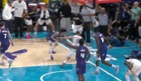 九游官方-老将担当!麦康纳抛投+前场反断 西卡反超上篮 最后时刻逆转战局