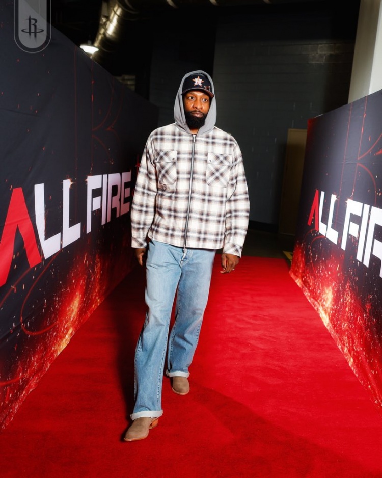 九游9GAME-火箭众将红毯秀：格子衫成最爱 申京毛衣贵妇风 海王牛仔硬汉