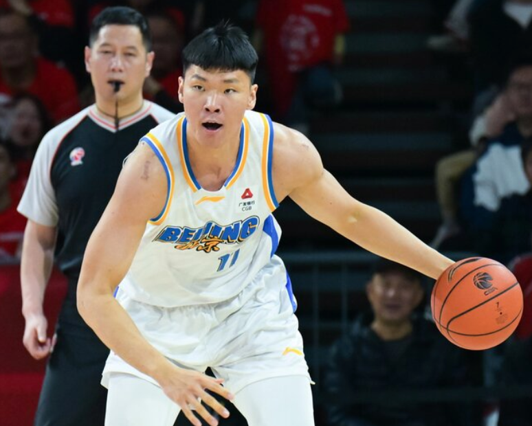 九游9GAME-顶薪中锋出场时间最少，正负值却最低！球迷：拿600万表演大喘气