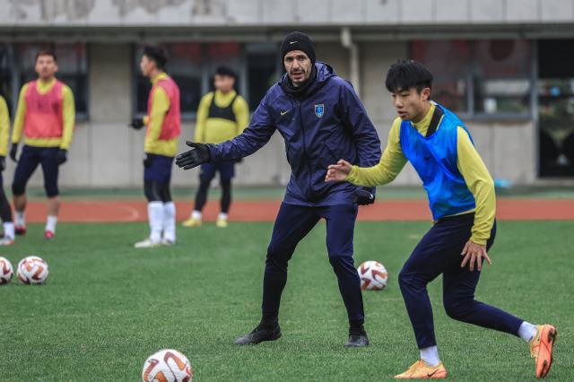 九游互动-南通支云主帅：新赛季目标保级 中国没有足球文化